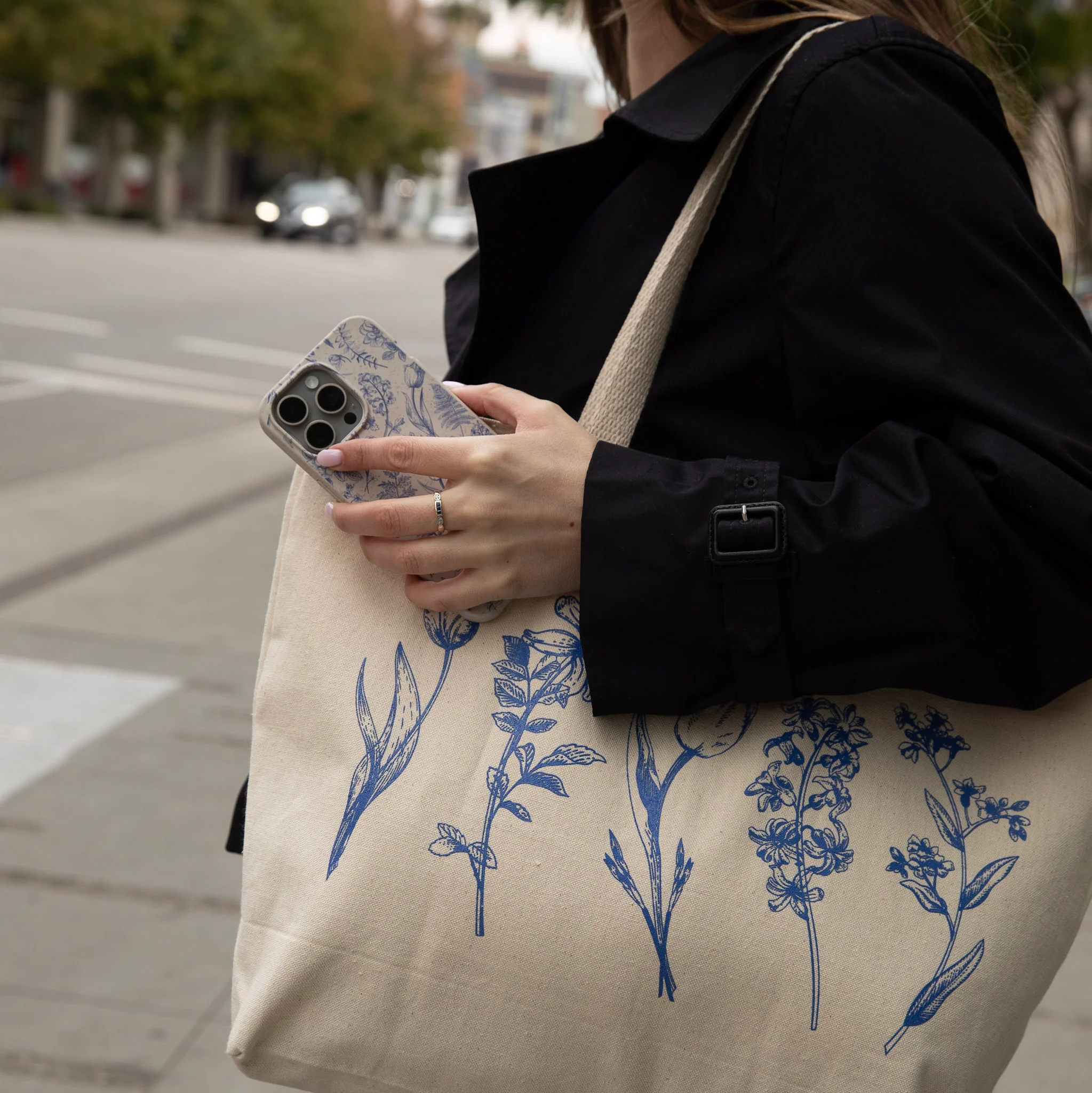 Botanicals Everyday Tote - Image 6